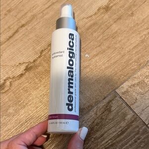 Dermalogica Antioxidant Hydramist in White and Silver